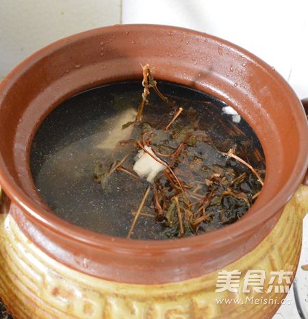 鱼腥草猪肺骨头汤的做法步骤:9