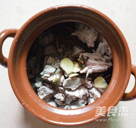 鱼腥草猪肺骨头汤的做法步骤:8