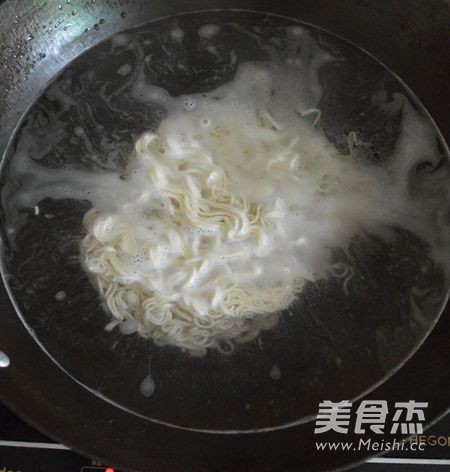 云吞捞面的做法步骤:3
