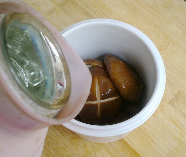 大枣香菇汤的做法步骤:5