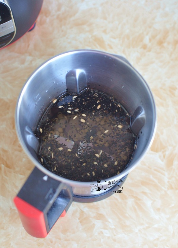 芝麻燕麦豆浆的做法步骤:4