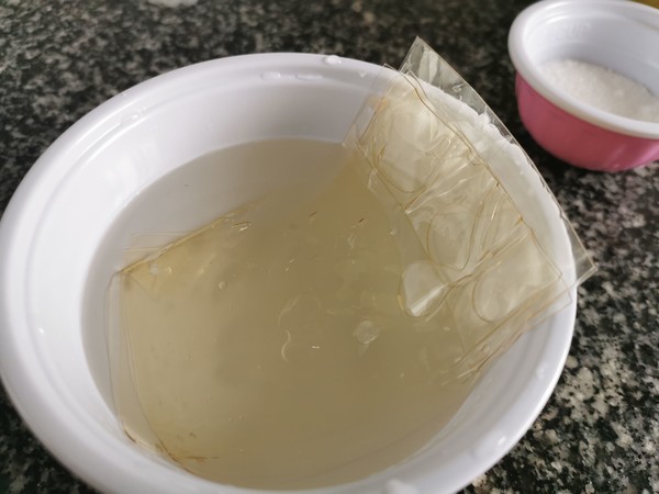 芒果牛奶布丁的做法步骤:2