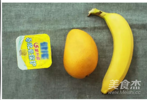 芒果香蕉奶昔的做法步骤：1