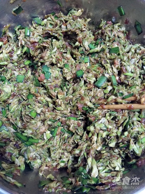槐花猪肉包子的做法步骤:10