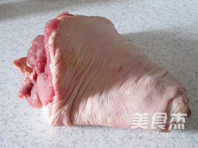 红烧肘子的做法步骤：1