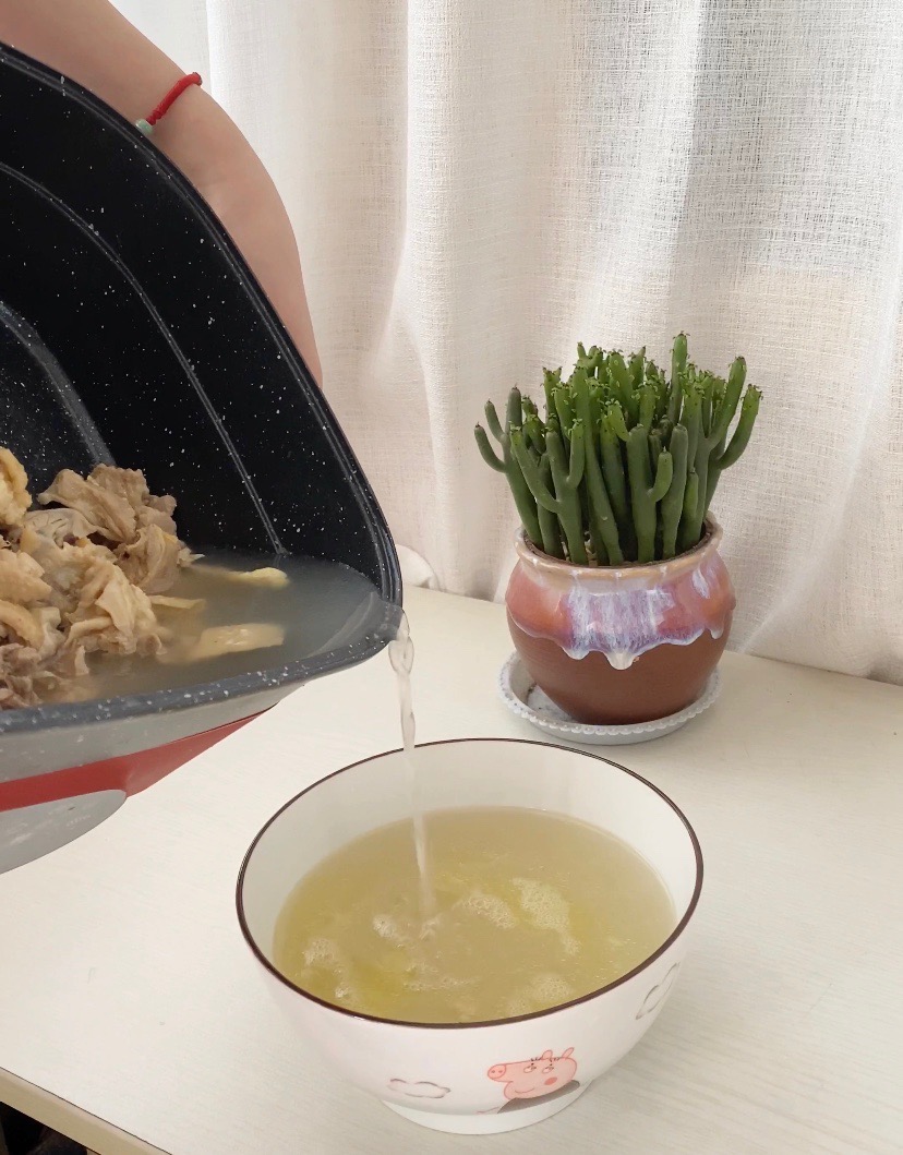 香嫩多汁，鸡汁汤包的做法步骤：1