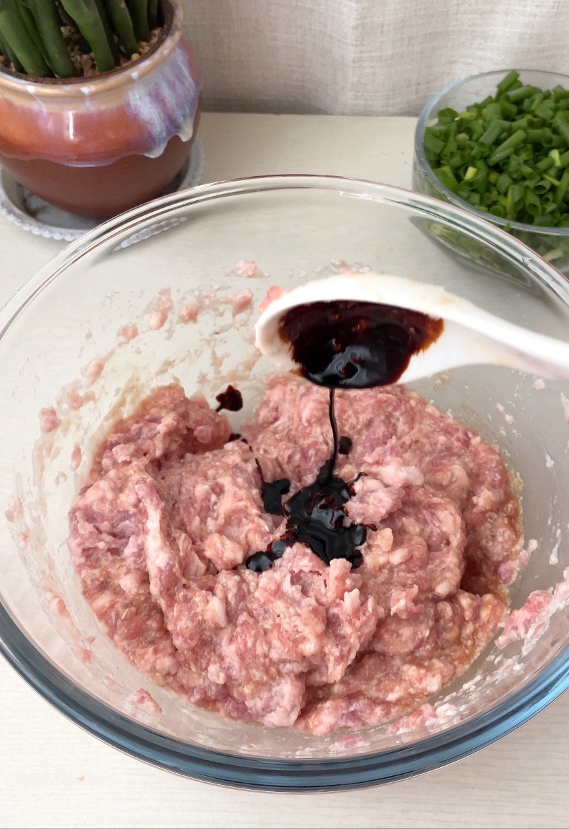 香嫩多汁,鸡汁汤包的做法步骤:4