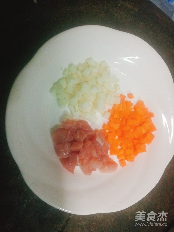 荠菜春笋瘦肉炒饭的做法步骤：1