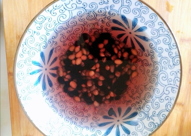 黑豆核桃豆浆的做法步骤：1