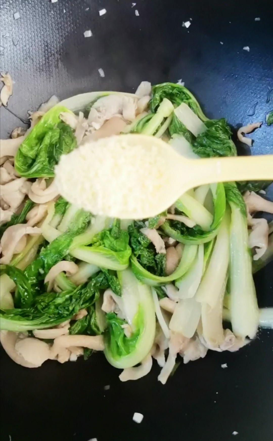 平菇炒小白菜的做法步骤：9