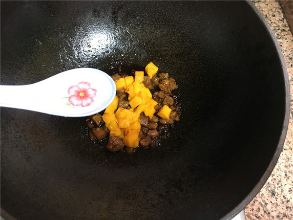 芒果牛肉粒的做法步骤:5
