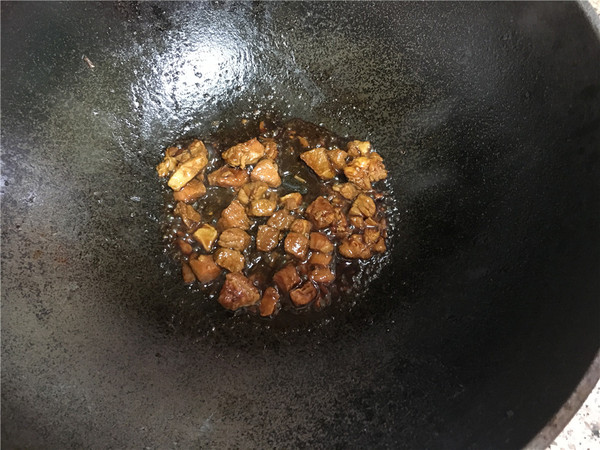 芒果牛肉粒的做法步骤:3
