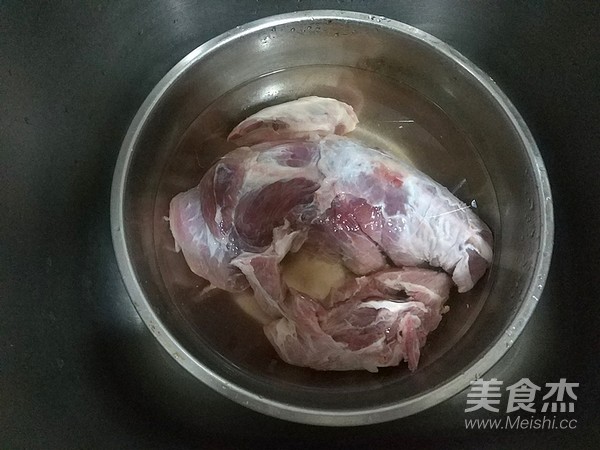 烧饼夹五香酱牛肉的做法步骤:2