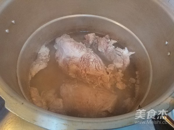 烧饼夹五香酱牛肉的做法步骤:3