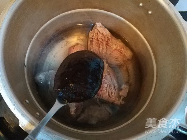 烧饼夹五香酱牛肉的做法步骤:4