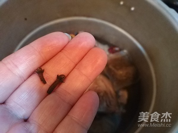 烧饼夹五香酱牛肉的做法步骤:7