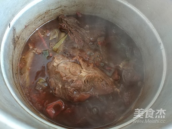 烧饼夹五香酱牛肉的做法步骤:9
