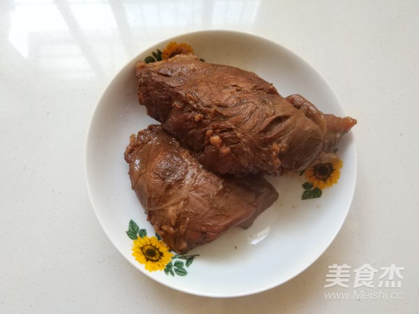 烧饼夹五香酱牛肉的做法步骤:10