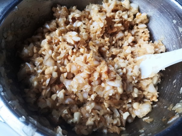 白菜花生水饺的做法步骤:2