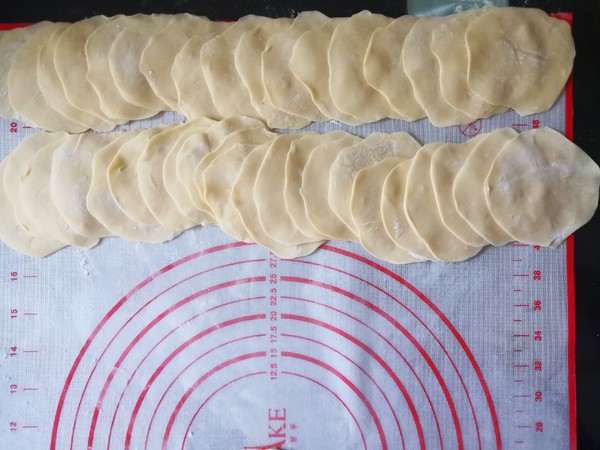 白菜花生水饺的做法步骤:4