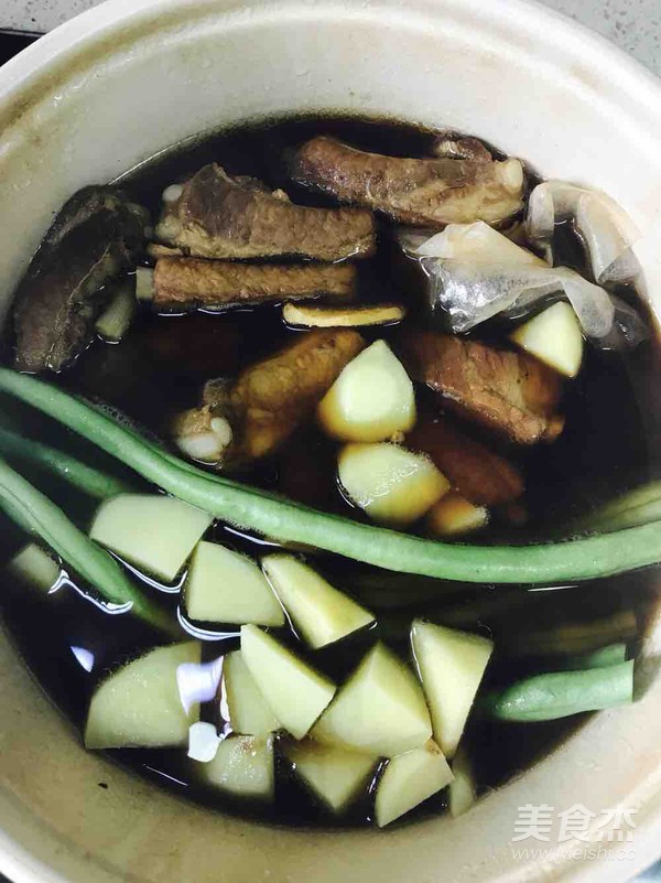 排骨炖豆角土豆的做法步骤:6