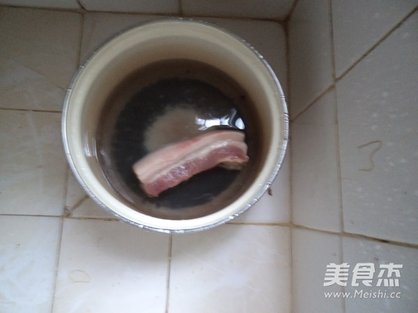 东坡肉的做法步骤：1