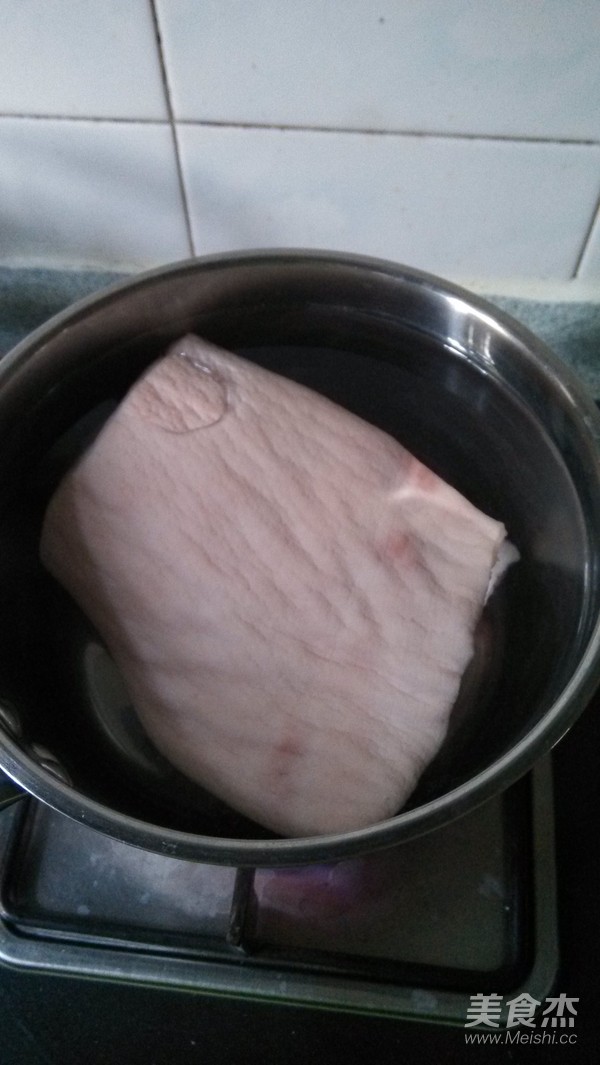 东坡肉粽子的做法步骤:2