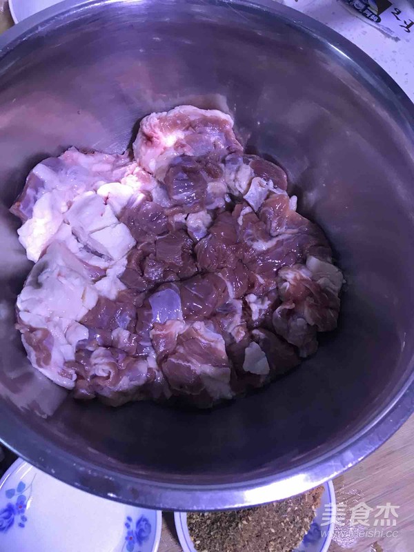 烤羊腿肉的做法步骤：1