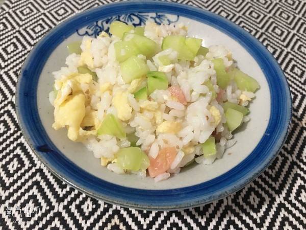 黄瓜火腿炒饭的做法步骤：6