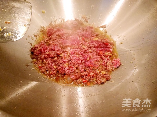 芹菜炒牛肉的做法步骤：6