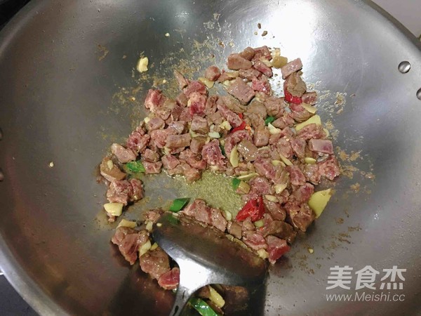 泡椒牛肉的做法步骤：4