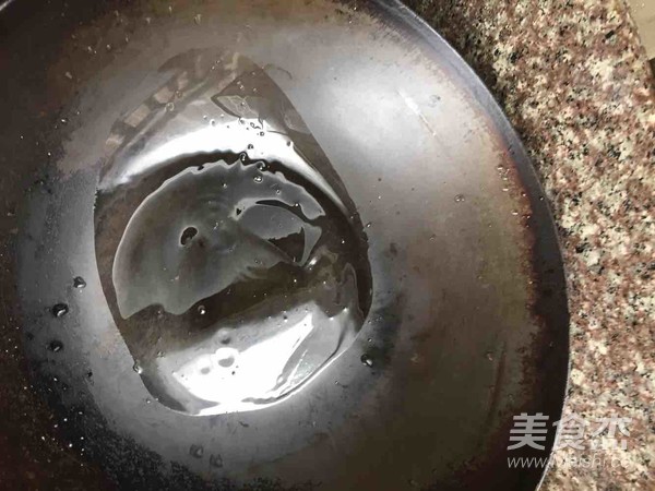 菜心鸡蛋汤米粉的做法步骤:2