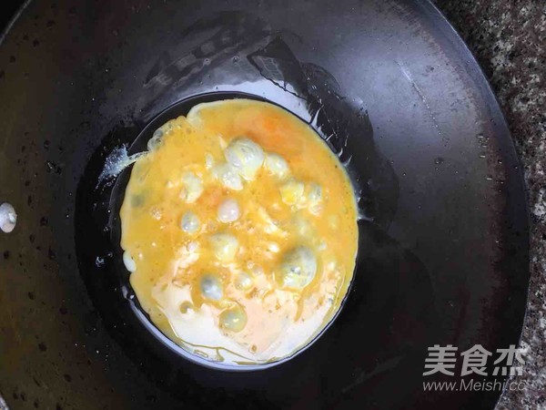 菜心鸡蛋汤米粉的做法步骤:3