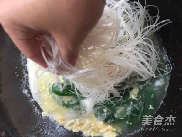 菜心鸡蛋汤米粉的做法步骤:7