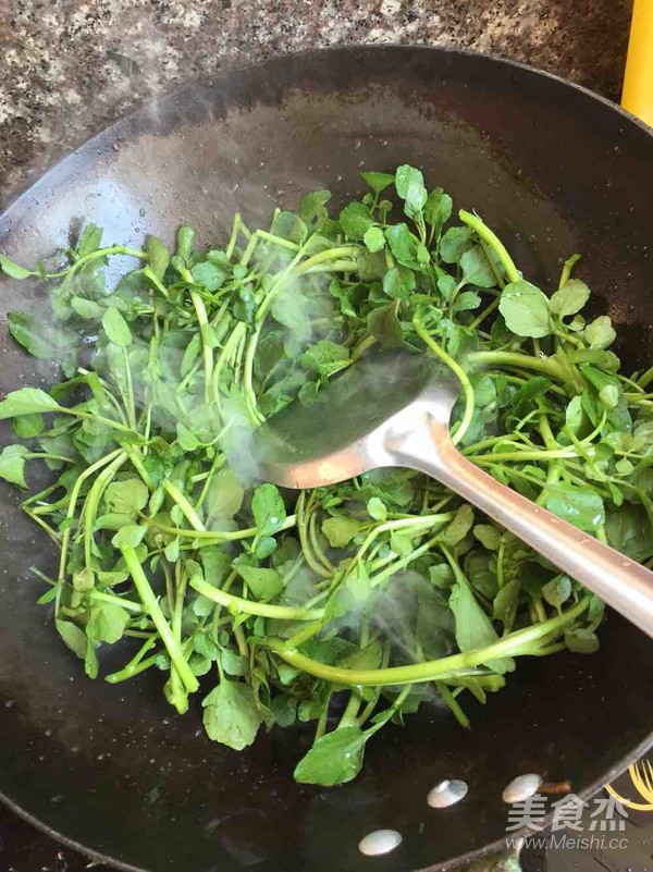 蒜蓉炒西洋菜的做法步骤：3