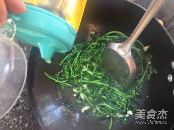 蒜蓉炒西洋菜的做法步骤：6