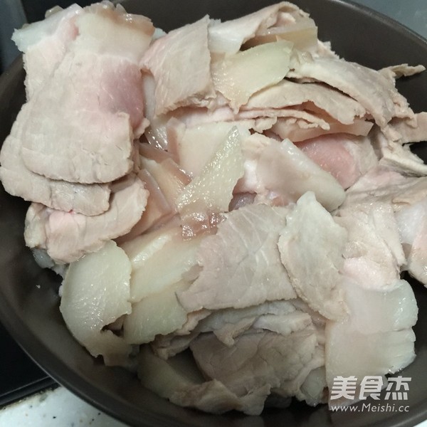 四川回锅肉的做法步骤：1
