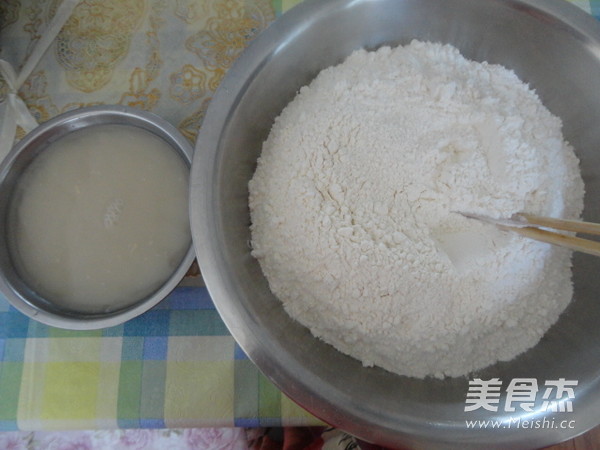 水萝卜猪肉包子的做法步骤：1