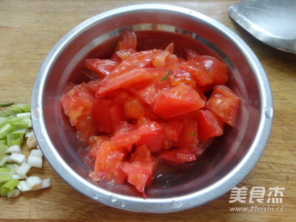 西红柿素炒洋白菜的做法步骤：2