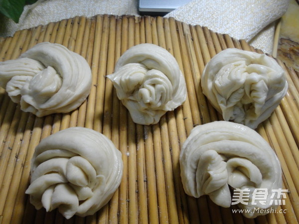 白面花卷的做法步骤：10