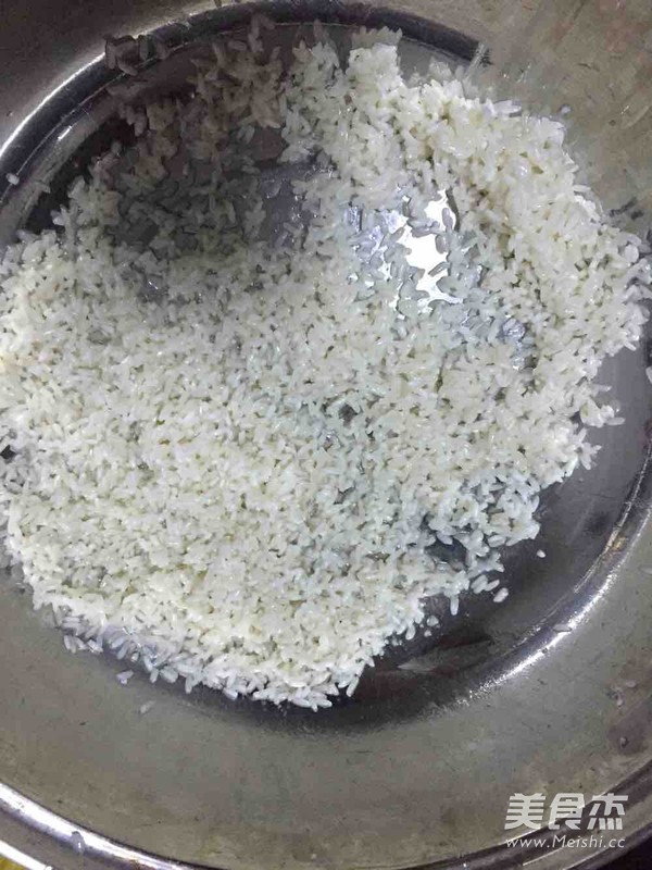 糯米蒸排骨的做法步骤：1