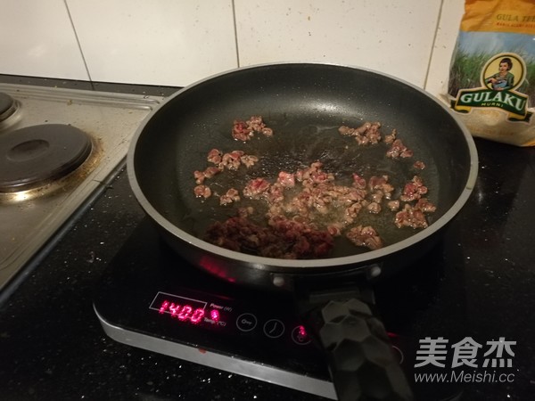 香菇牛肉炸酱面的做法步骤：4