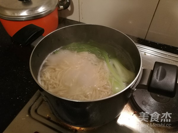 香菇牛肉炸酱面的做法步骤：9