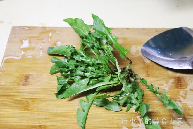 粉蒸蒲公英的做法步骤：1