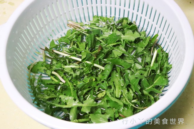 粉蒸蒲公英的做法步骤:2