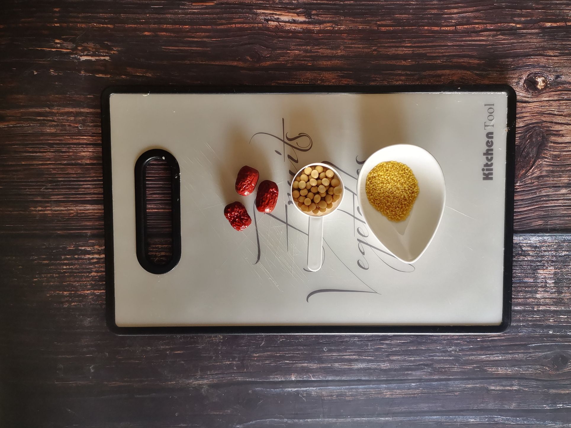 小米黄豆红枣豆浆的做法步骤：1
