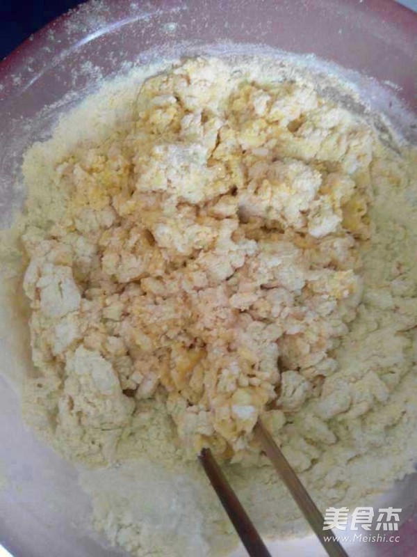 松软玉米饼的做法步骤：2