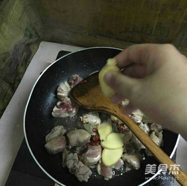 土豆烧鸡腿的做法步骤：18