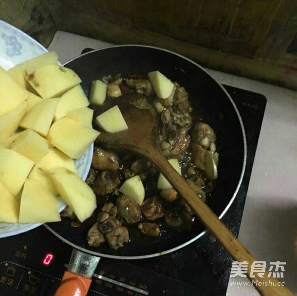 土豆烧鸡腿的做法步骤：18