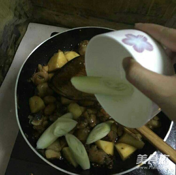 土豆烧鸡腿的做法步骤：18